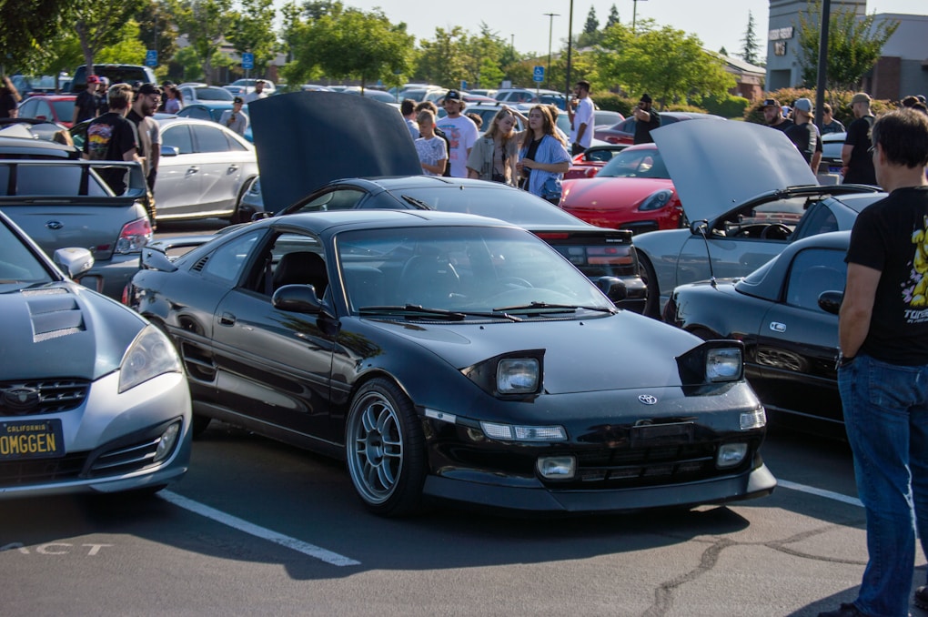 differences between a car meet and a car show