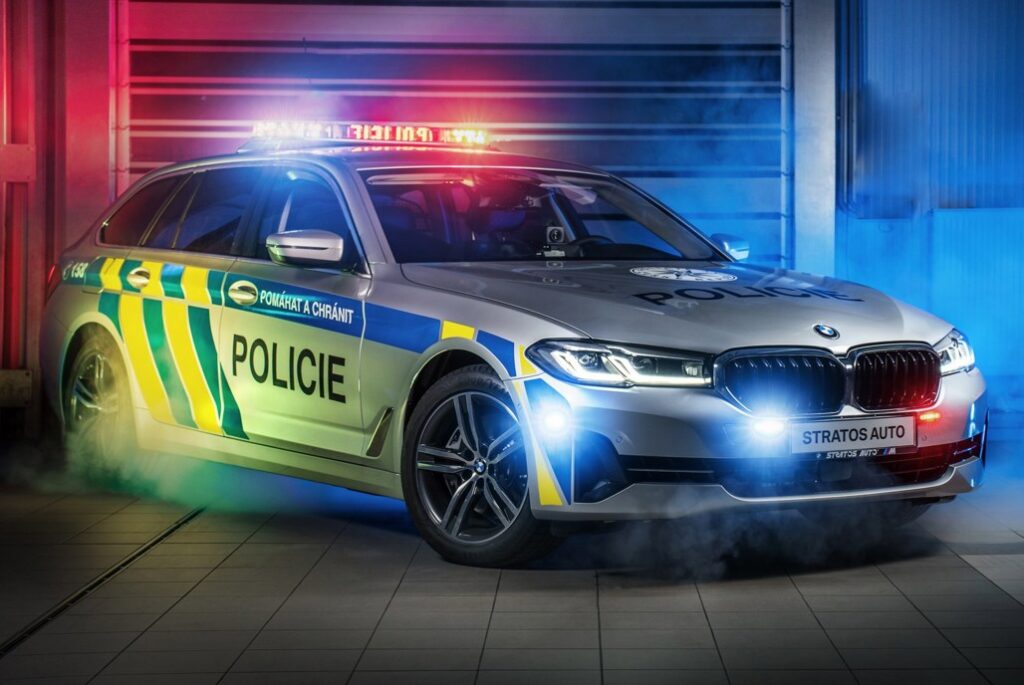 15 Cool Police Cars from Around the World 18 Czechia – BMW 540i xDrive Touring (Police)