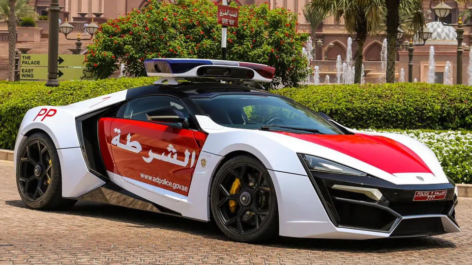 15 Cool Police Cars from Around the World 19 Abu Dhabi Police - Lykan Hypersport