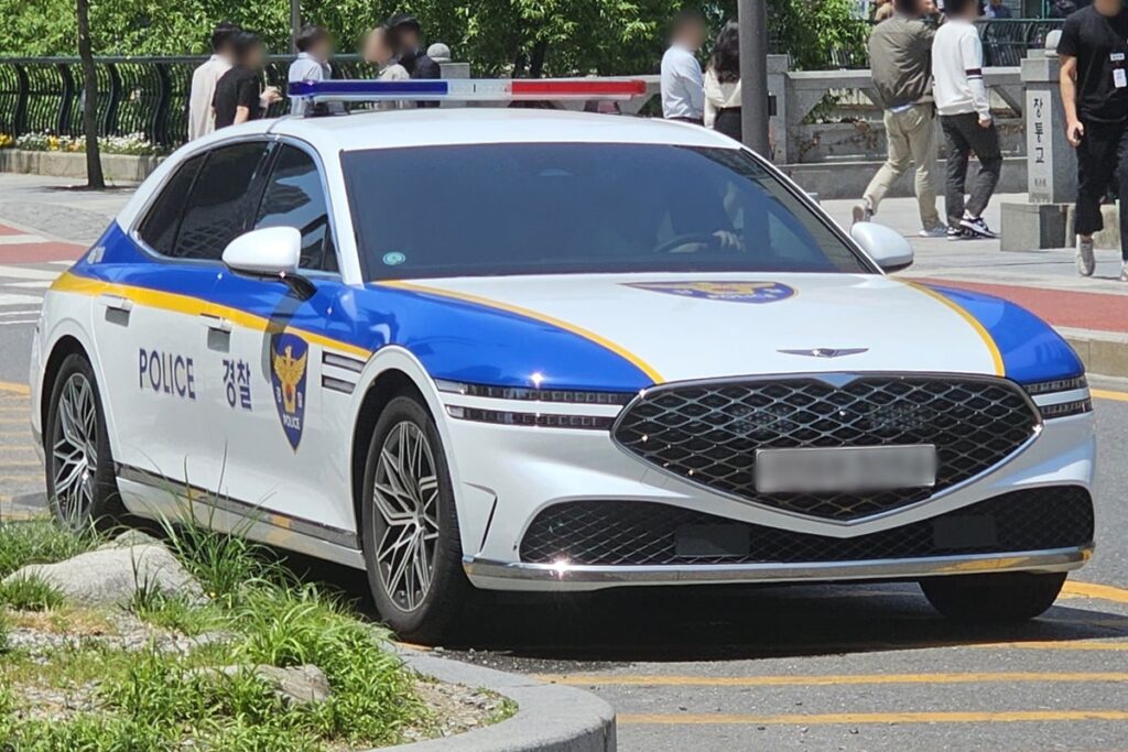 15 Cool Police Cars from Around the World 13 South Korea – Genesis G90 for Police