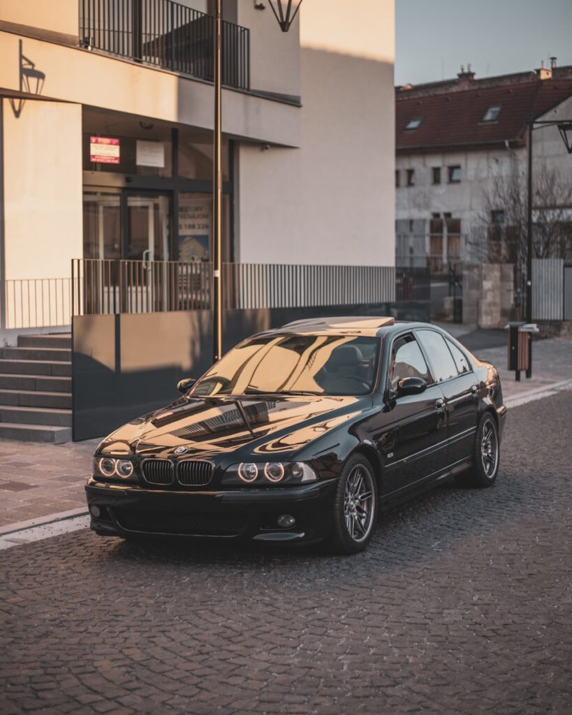 Top 10 Most Iconic BMW Models Ever Made 11 1999 BMW M5 (E39)