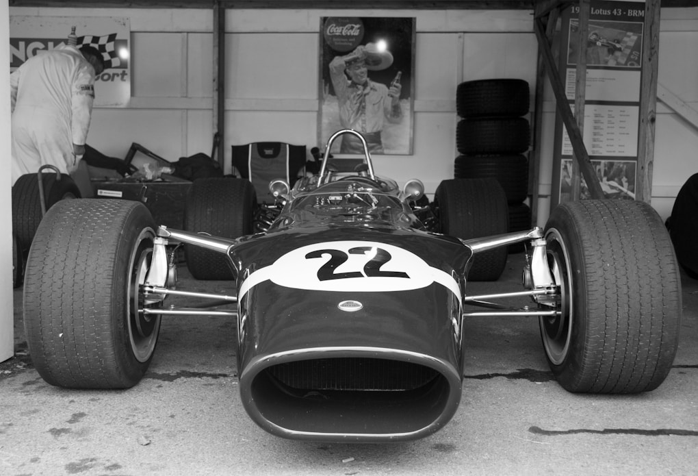 Classic F1 Glory: The Untamed Era of Vintage Racing 9 vintage open wheel racer