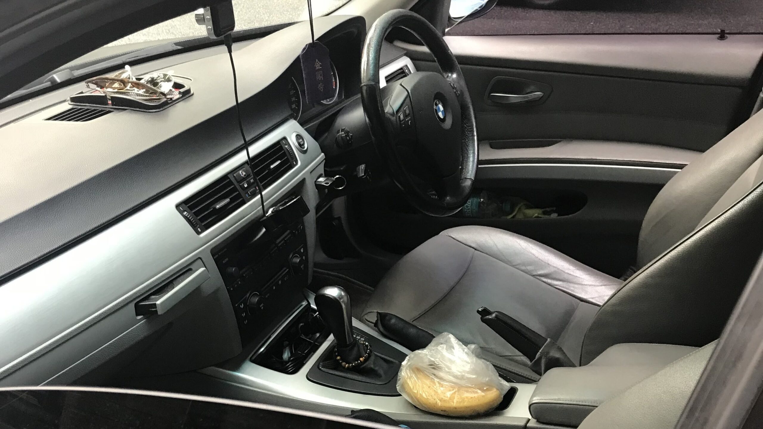 E90 interior with no iDrive hump