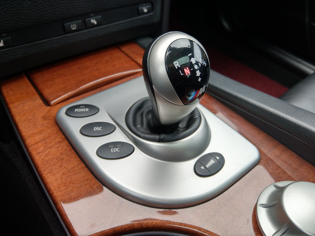 BMW M5 E60: The V10 Family Saloon 2 M5 E60 SMG